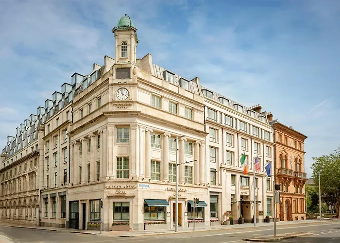 College Green , Autograph Collection