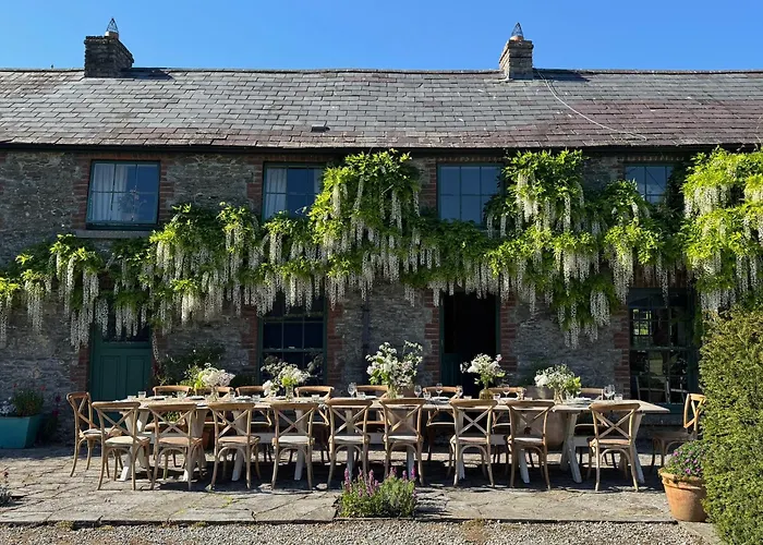 The Stable Yard House At Burtown House & Gardens